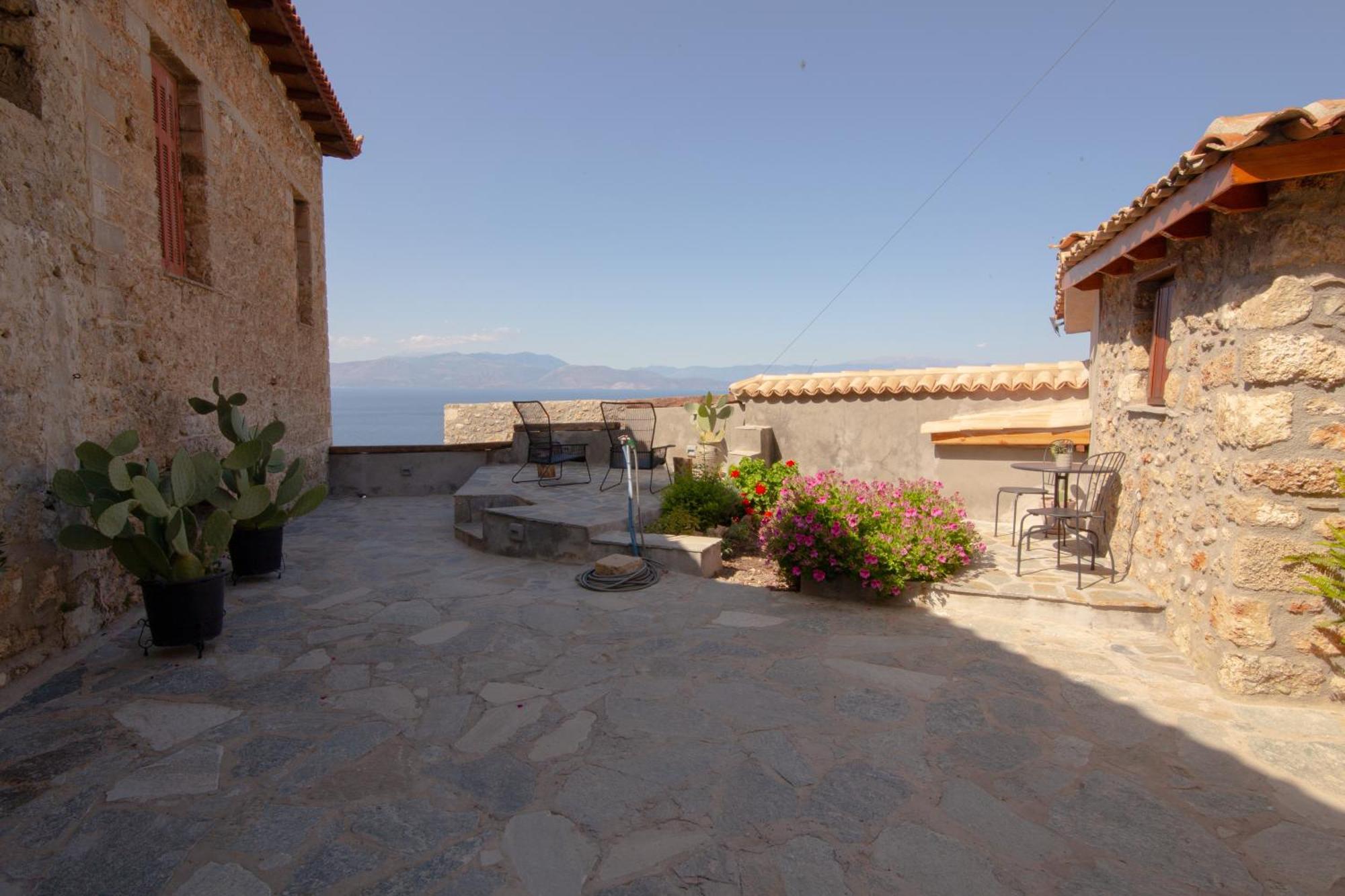 Fteri Stone House In Platanos, Akrata Apartment Exterior photo