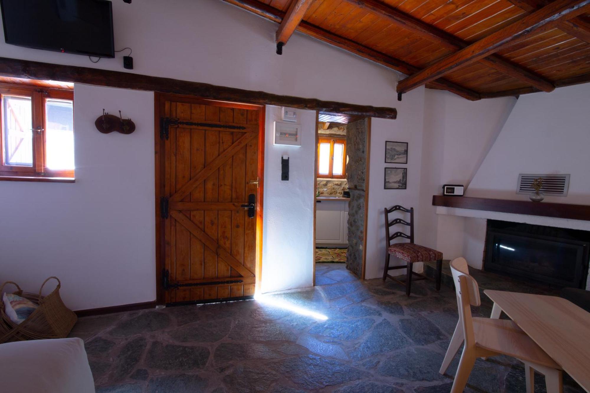 Fteri Stone House In Platanos, Akrata Apartment Exterior photo