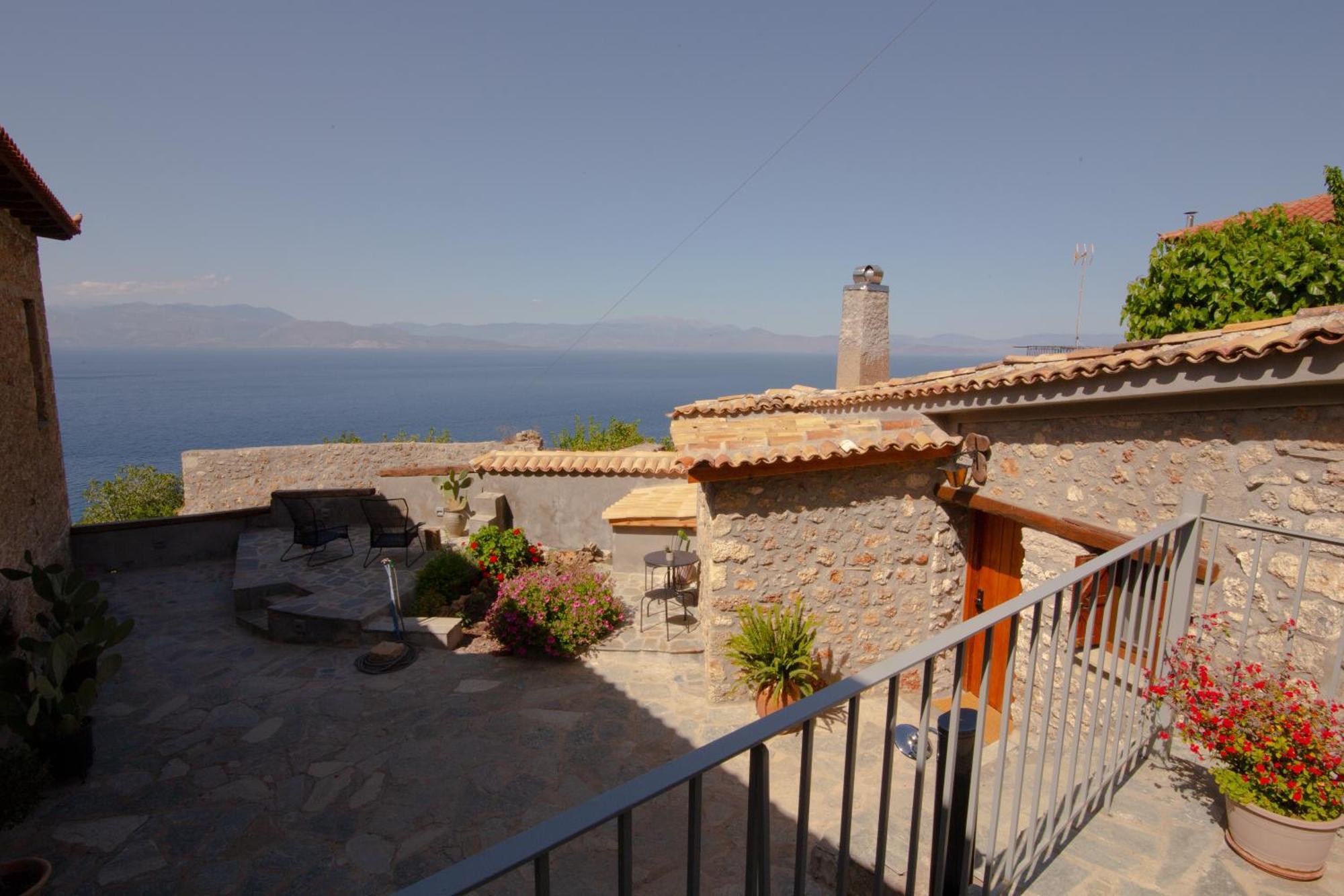 Fteri Stone House In Platanos, Akrata Apartment Exterior photo