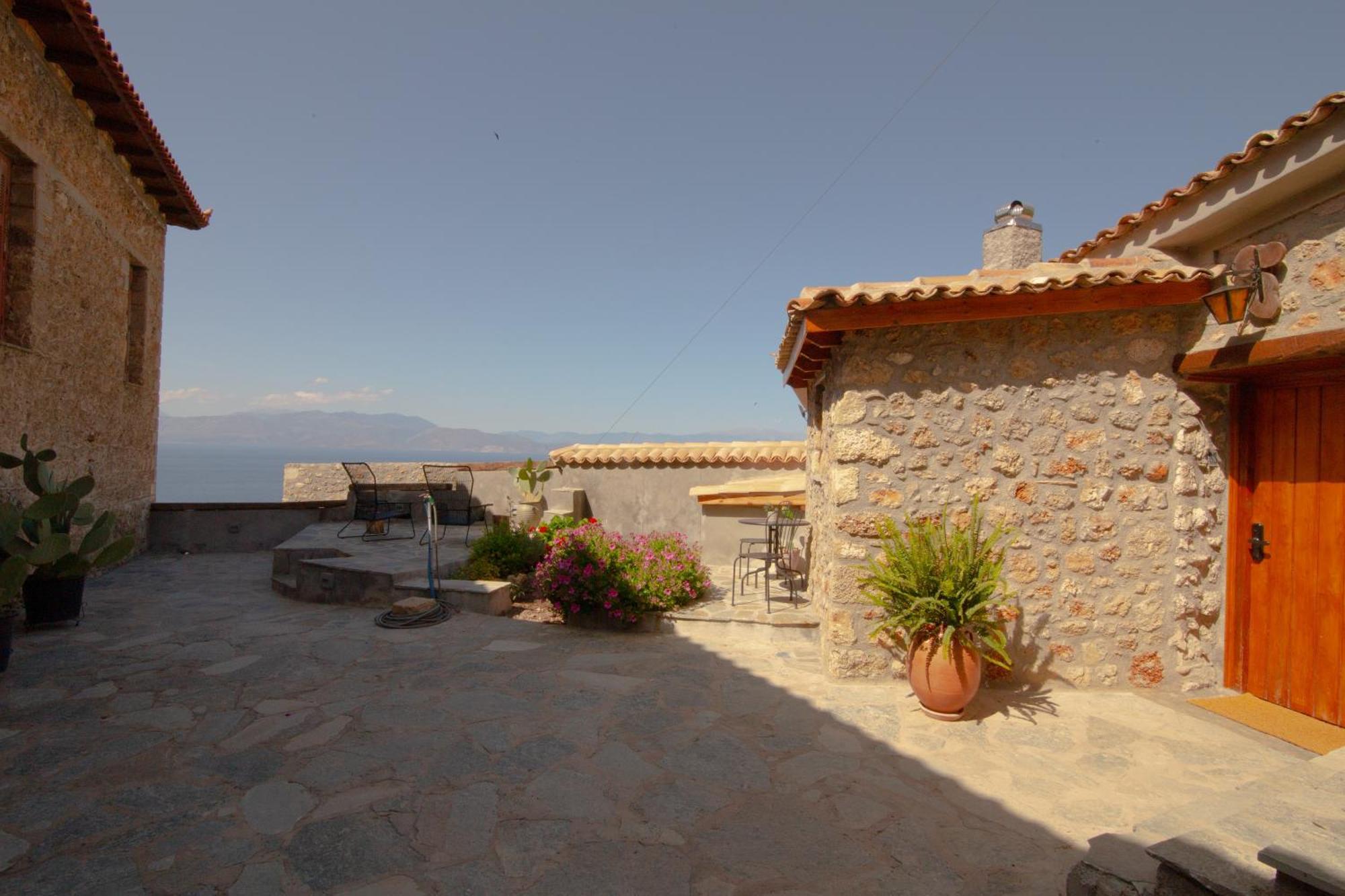 Fteri Stone House In Platanos, Akrata Apartment Exterior photo